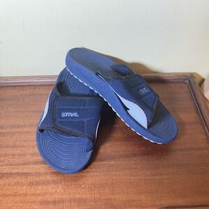 Teva women’s size 8 Slides slip on sandals